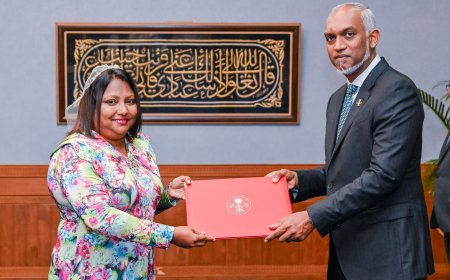 ރާއްޖޭގެ ފުރަތަމަ އަންހެން ފޮރިން ސެކެޓްރީ އަކަށް ޢިނާޔާ