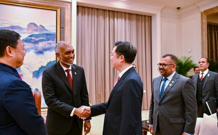 ރައީސް ޗައިނާގައި: އެޗް.ސީ.އައިގެ އެމް.ޑީ ރައީސްގެ އަރިހަށް އިޙްތިރާމްގެ ޒިޔާރަތެއް ކުރައްވައިފި