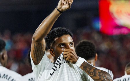 ގައުމުން ބޭރު ލީގެއްގައި އެމްބާޕޭ ކުޅުނު ފުރަތަމަ މެޗު އެއްވަރު