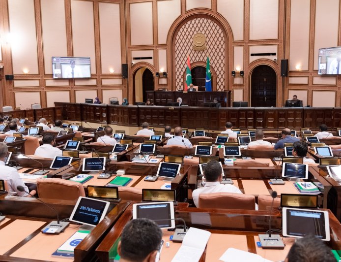 މަޖިލިހުގެ ޖަލްސާ 4 ޖަހާއިރު, އޭގެ ކުރިން މިނިވަން މުއައްސަސާތަކުގެ ކޮމިޓީ ބައްދަލުވުން!