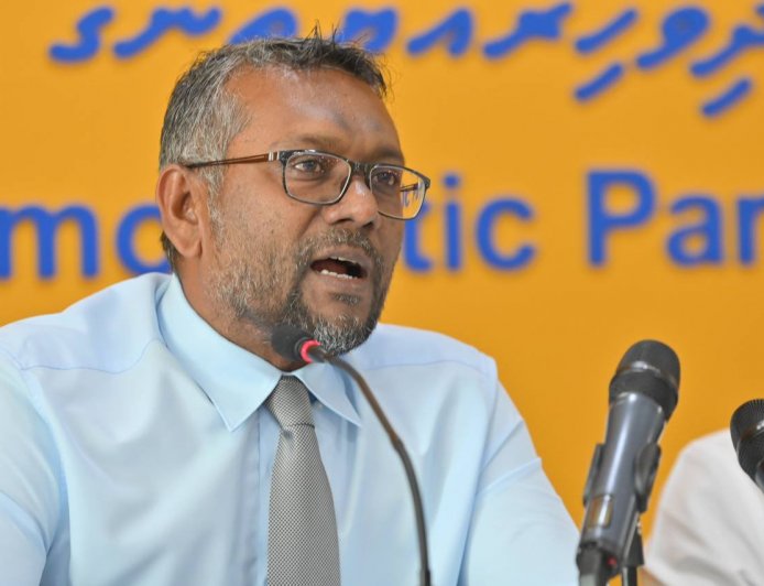 މައްސަލަ ބޮޑުވުމުން "ބޮޑު ބަދަލު" ގްރޫޕުން ފައްޔާޒް ވަކިވެވަޑައިގެންފި