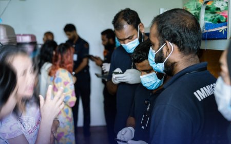 ޓްރެއިނިންގ އޮފިސަރުންގެ ބައިވެރިވުމާއެކު 8 ބިދޭސީން އިމިގްރޭޝަންގެ ބެލުމުގެ ދަށަށް