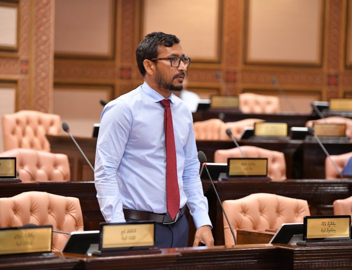 ގަދައަށް ސޯޝަލް މީޑިއާ ބޭނުންކުރޭ, ބިލުން ހުރަހެއް ނެތް- ފަލާހު