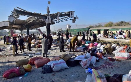 ޕާކިސްތާނުގެ ރޭލް ސްޓޭޝަނެއްގައި ދިން ވަރުގަދަ ޖާނުންފިދާވުމުގެ ހަމަލާއެއްގައި 24 މަރު!