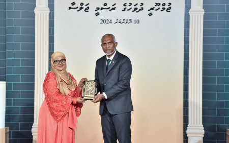 ދިވެހި ދައުލަތަށް ދިގު މުއްދަތަކަށް ޚިދުމަތް ކުރެއްވި 53 ބޭފުޅަކަށް ރައީސުލްޖުމްހޫރިއްޔާ، ޝަރަފުގެ ބެޖާއި، އައްޑަނަ ދެއްވައިފި