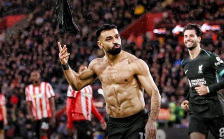 ޞަލާޙްގެ ދެ ގޯލްއާއެކު ލިވަޕޫލް 8 ޕޮއިންޓްގެ ލީޑެއްގައި, ޔުނައިޓަޑްގެ މެޗު އެއްވަރު