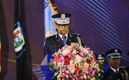 ޤައުމީ ވާޖިބު އަދާކުރުމުގައި ވަޠަނީ ރޫހު އިސްކުރުމަށް ޕޮލިސް ކޮމިޝަނަރު އިލްތިމާސްކޮށްފި