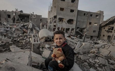 އިޒްރާއިލްގެ ހަމަލާ ތަކުގައި ކުޑަކުދިންވެސް ހިމެނޭހެން 33 މީހުން ޝަހީދުކޮށްލައިފި