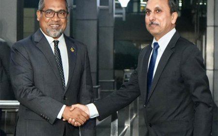 ފޮރިންގ މިނިސްޓަރ ޚަލީލް އިންޑިޔާއަށް ކުރައްވާ ފުރަތަމަ ރަސްމީ ދަތުރުފުޅުގައި އެގައުމަށް ވަޑައިގެންފި