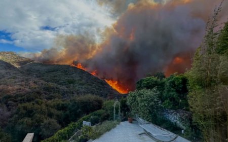 ކެލިފޯނިއާ އަލިފާން: 24 މީހަކު މަރުވެ 16 މީހުން ގެއްލިއްޖެ, ސަންޓާ އަނާގެ ބާރު ގަދަވަނީ