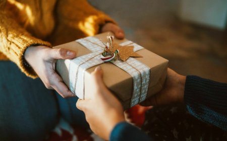 ބޭއިންސާފް ކަމެއް ކުރަން ހަދިޔާއެއް ނުވަތަ ސައެއްގެ ނަމުގައި ދިންނަމަވެސް ވާނީ ރިޝްވަތަށް- ޚުޠުބާ