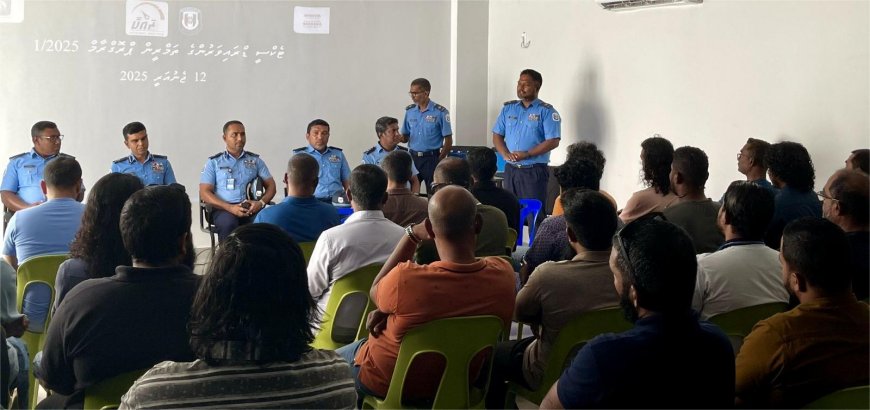 ފުލުހުން ޓެކްސީ ޑްރައިވަރުން ތަމްރީނު ކުރަނީ