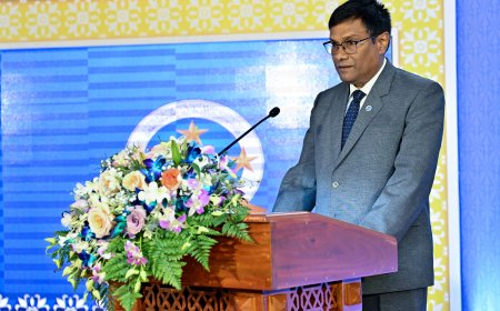 އުއްތަމަ ފަނޑިޔާރު އަޙުމަދު މުއުތަސިމް އަދުނާން ރިޓަޔަރ ކުރައްވައިފި