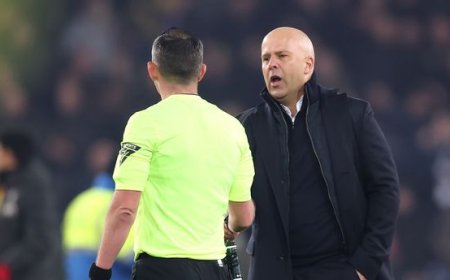 ރެފްރީއާއި ދިމާކޮށްލުމުން ލިވަޕޫލްގެ ކޯޗު ސްލޮޓަށް ދެ މެޗުގެ ސަސްޕެންޝަނެއް