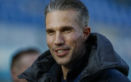 ފެޔެނޯޑްގެ އާ ކޯޗަކަށް ރޮބިން ވެން ޕާސީ