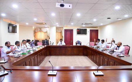 ވޯޓް ނުދިންކަމަށް ބުނާ ޕީއެންސީގެ ގިނަ މެމްބަރުން ތިބީ މާލެއިން ބޭރުގައި!