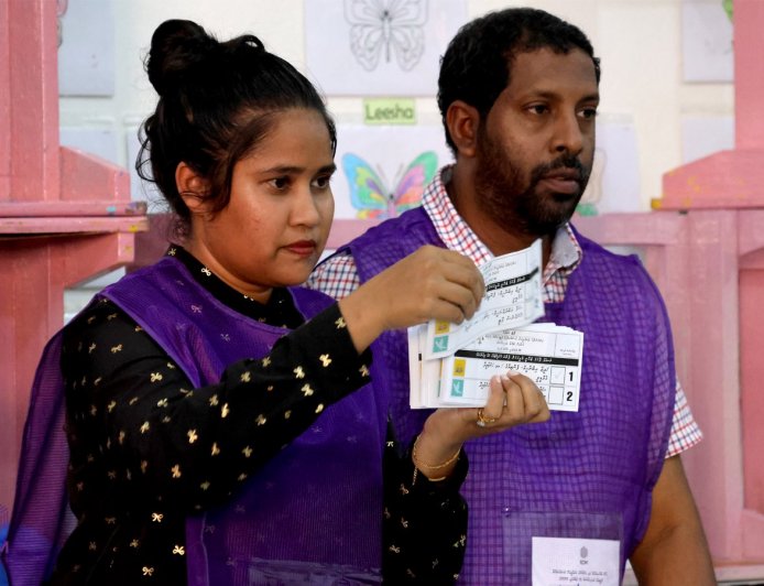 ވޯޓު ކަރުދާސް ޗާޕުކުރުމުގެ މަސައްކަތް ފަށައިފި