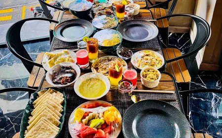 އަސްލު ދިވެހި ރަހަތަކާއެކު ޑްރީމްސް ޑައިނަރ ގެ ރޯދަވީއްލާ މެނޫގައި 27 އަށްވުރެ ގިނަ ބާވަތް.