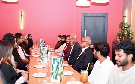 އިނގިރޭސިވިލާތުގެ ލިވަރޕޫލްގައި ކިޔަވާ ދަރިވަރުންނާ ރައީސުލްޖުމްހޫރިއްޔާ ބައްދަލުކުރައްވައިފި