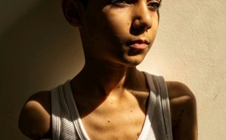 އަަހަރެން މިހެން ދިރިއުޅޭނީ ކިނިނެތް! 2025ވަނަ އަހަރުގެ ޕްރެސް ފޮޓޯގެ އެވޯޑް ހޯދި ފޮޓޯގައިވާ މަޙްމޫދްގެ ސުވާލެއް ދުނިޔެއަށް!