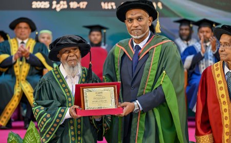 ރާއްޖޭގެ މަތީ ތައުލީމް ފޯރުކޮށްދޭ މުއައްސަސާއަކުން ދެއްވި ފުރަތަމަ އޮނަރަރީ ޑޮކްޓަރޭޓްގެ ޝަރަފް ފަޟީލަތުއްޝައިޚް އިސްމާޢީލު މުޙައްމަދަށް!