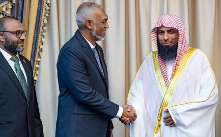 މަސްޖިދުއްނަބަވީގެ އިމާމު ރަޢީސުލްޖުމުޙޫރިއްޔާގެ އަރިހަށް އިޙްތިރާމުގެ ޒިޔާރަތެއް ކުރައްވައިފި