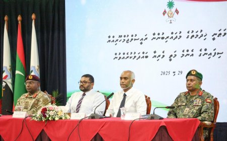 ރައީސް މުޢިއްޒު ދިވެހި ވަޠަނީ ޚިދުމަތުގެ މުދައްރިބުންނާ ބައްދަލުކުރައްވައިފި