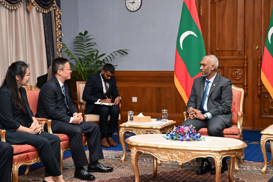 ޗައިނާގެ އައު ސަފީރު، ސަފީރުކަމުގެ ފަތްކޮޅު ރައީސުލްޖުމުހޫރިއްޔާއަށް އަރުވައިފި