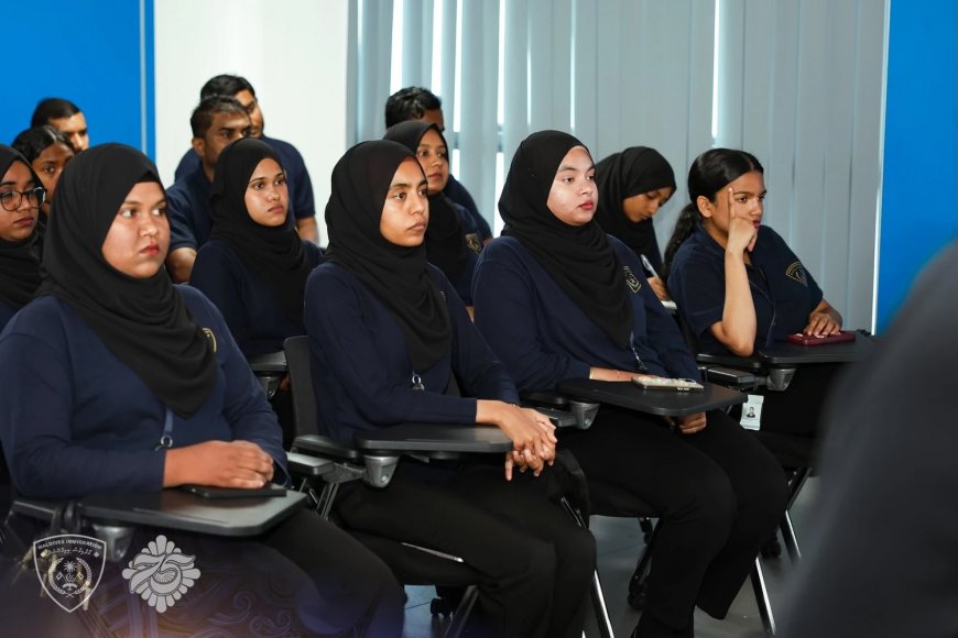 ކަސްޓަމްސް އަށް 164, އިމިގްރޭޝަނަށް 50 އޮފިސަރުން ހޯދަނީ