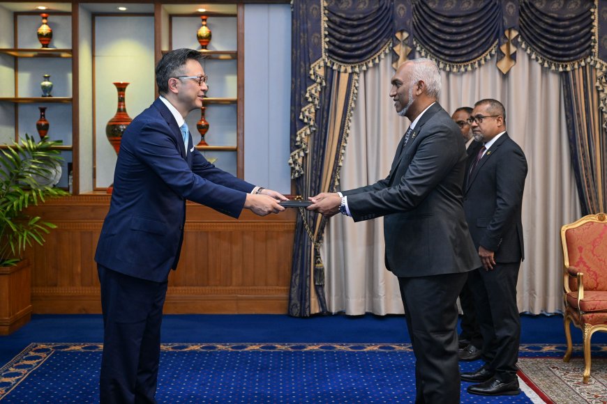 އ.ދ.އިން ރާއްޖެއަށް އަލަށް ކަނޑައެޅުއްވި ރެޒިޑެންޓް ކޯޑިނޭޓަރ މަގާމުގެ ފަތްކޮޅު، އަރުއްވައިފި