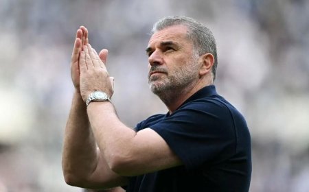 ޓޮޓެންހަމްއަށް 17 އަހަރުގެ ތެރޭގައި ފުރަތަމަ ތަށި ހޯދައިދިން ކޯޗު ޕޮސްޓެކޮގްލޫ މަޤާމުން ވަކިކޮށްފި