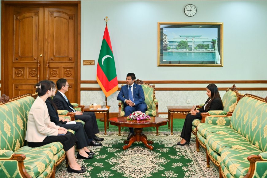 ޗައިނާ ސަފީރު ރައީސުލްޖުމްހޫރިއްޔާގެ ނައިބުގެ އަރިހަށް