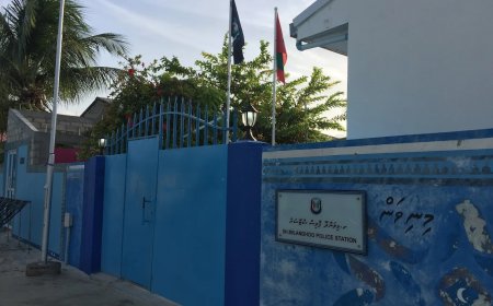 މިލަންދޫގައި މަސައްކަތްކުރާ ފުލުހުންގެ އެކައުންޓަށް ގިނަ އަދަދެއްގެ ފައިސާ ޖަމާކުރި  މައްސަލައެއް ތަހުގީގު ކުރަނީ