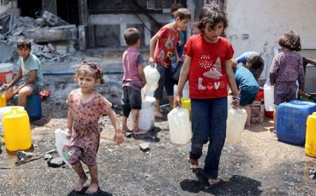 ޣައްޒާގައި އިއްޔެ ޝަހީދުކޮށްލި 112 މީހުންގެ ތެރޭގައި ބޯފެންބަލާގޮސް ތިބި ކުޑަކުދިންވެސް ހިމެނޭ