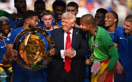 ޗެލްސީން ތަށިއުފުލާލި ވަގުތުކޮޅު އަތުލުމަށްފަހު ޓްރަމްޕް މެޑަލްއެއް 'ކަޓުވާލާ' މަންޒަރު އާންމުވެއްޖެ