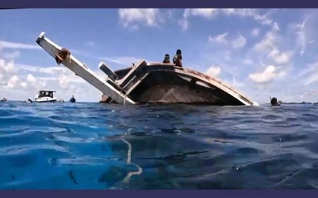 ވ. ކެޔޮދޫ ކައިރީގައު ފަރަށް އަރާފައި އޮންނަ ބޯޓު އޮޔާދަނީ