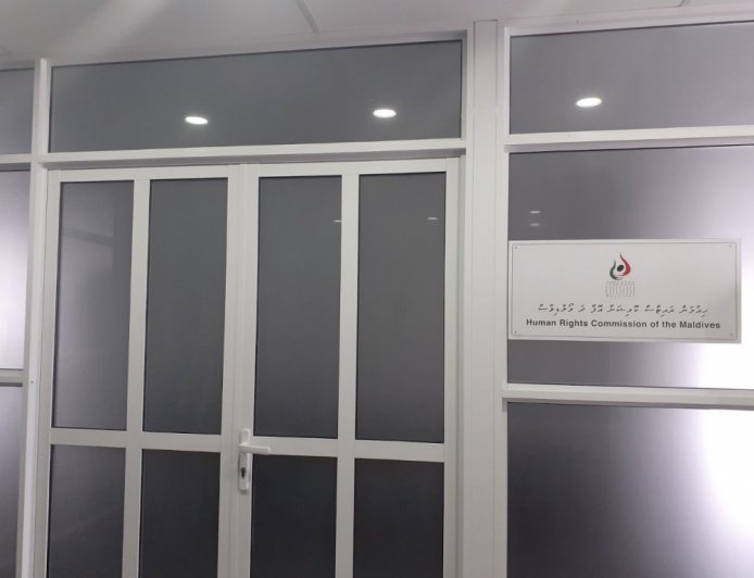 ނަފުރަތާއި ހަމަނުޖެހުމަށް ހިތްވަރުލިބޭ ގޮތަށް ސިޔާސީ އެއްވުންތަކުގައި ވާހަކަދައްކާތީ އެޗްއާރުސީއެމުން ކަންބޮޑުވުން ފާޅުކޮށްފި