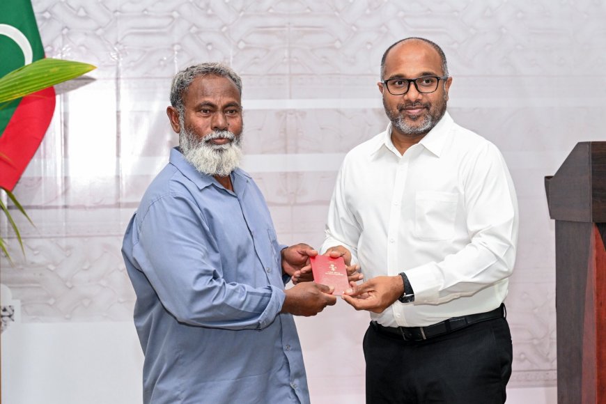 މަނަދޫގައި ޕާސްޕޯރޓްގެ ޚިދުމަތް ފަށައިފި
