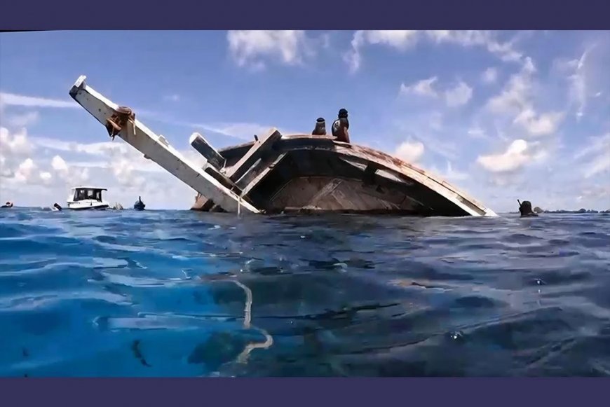 ވ. ކެޔޮދޫ ކައިރީގައު ފަރަށް އަރާފައި އޮންނަ ބޯޓު އޮޔާދަނީ