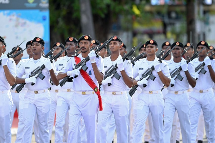 ހެވިކަމުގެ ކުޅިވަރުތަކާއި ޕެރޭޑް ބަލަން ނިކުން މީހުން މަގުތައް ފުރާލައިފި