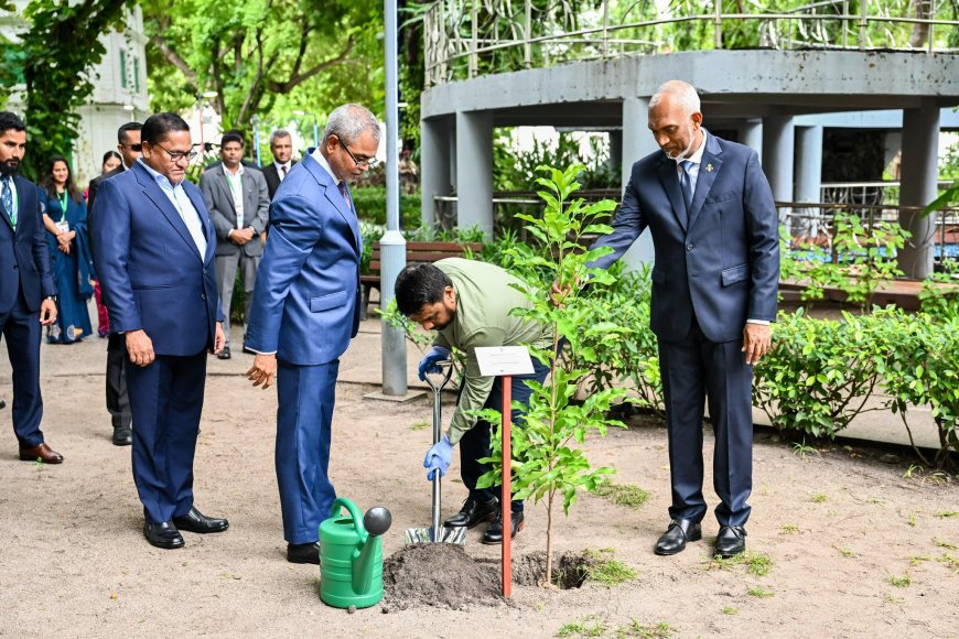 ފަސްމިލިއަން ގަސްއިންދުމުގެ ޕްރޮގްރާމުގައި ލަންކާގެ ރައީސް ބައިވެރިވެ ވަޑައިގެންފި
