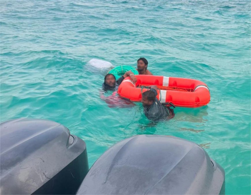 މާލެއިން ވޭމަންޑޫއަށް ދަތުރުކުރި ދޯންޏެއް ދިޔަވެ, ހާލުގައި ޖެހުނު 3 މީހަކު ސަލާމަތްކޮށްފި