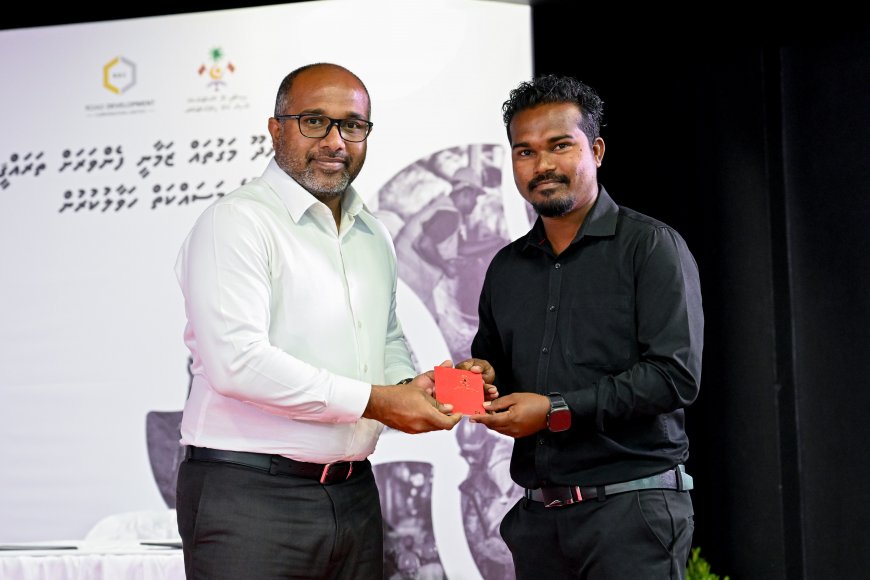 އެކަހެރިކޮށް އޮތް މަކުނުދޫ އިން ޕާސްޓްޕޯރޓްގެ ޚިދުމަތް ދޭން ފަށައިފި