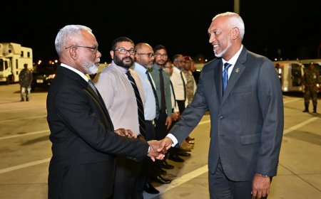 ދޯހާއަށް އިޒްރޭލުން ދިން ޙަމަލާއާ ގުޅިގެން ބާއްވާ ކުއްލި ސަމިޓެއްގައި ބައިވެރިވެވަޑައިގެންނެވުމަށް، ރައީސް ޤަޠަރަށް