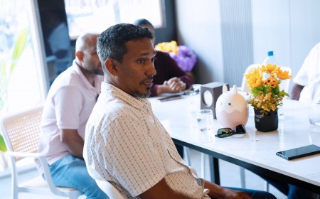 ކައުންސިލްގެ ފައިސާއިން ފުވައްމުލަކު ސިޓީގެ މޭޔަރާއި ބައެއް ކައުންސިލަރުން ކެމްޕެއިން ކުރަނީ