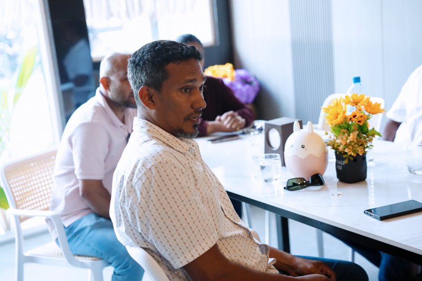 ކައުންސިލްގެ ފައިސާއިން ފުވައްމުލަކު ސިޓީގެ މޭޔަރާއި ބައެއް ކައުންސިލަރުން ކެމްޕެއިން ކުރަނީ