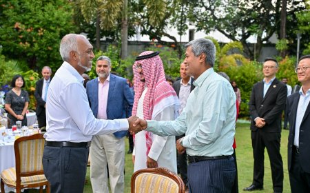 President and First Lady Host Diplomats for Iftar