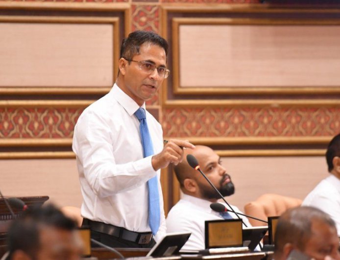 ރާއްޖޭގެ ތާރީޚުގައިވެސް ނުހިއްކާވަރަށް މި ސަރުކާރުން ބިން ހިއްކާފައިވޭ: މެންބަރު އިއްބެ