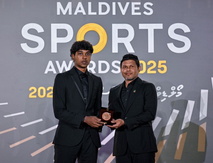 އެންމެ މޮޅު ޒުވާން ކުޅުންތެރިޔާގެ ބްރޯންޒް އެވޯޑު ރައީސްގެ ދަރިކަލުން  އުމައިރު ހާސިލުކޮށްފި