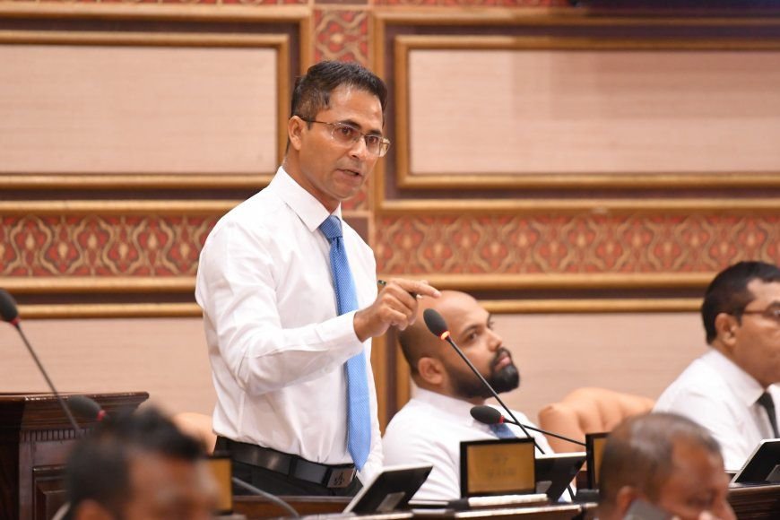 ރާއްޖޭގެ ތާރީޚުގައިވެސް ނުހިއްކާވަރަށް މި ސަރުކާރުން ބިން ހިއްކާފައިވޭ: މެންބަރު އިއްބެ